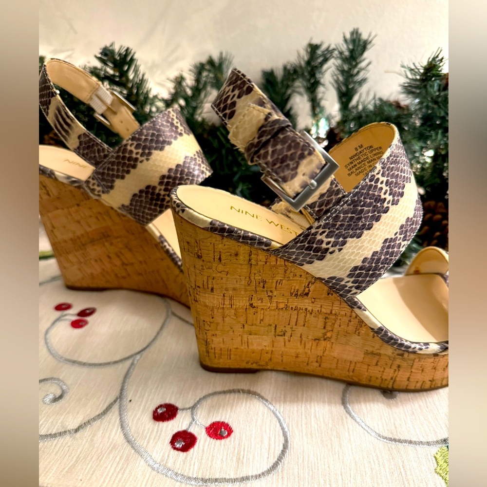 Nine West Women’s Wedge Heel 8M snake print